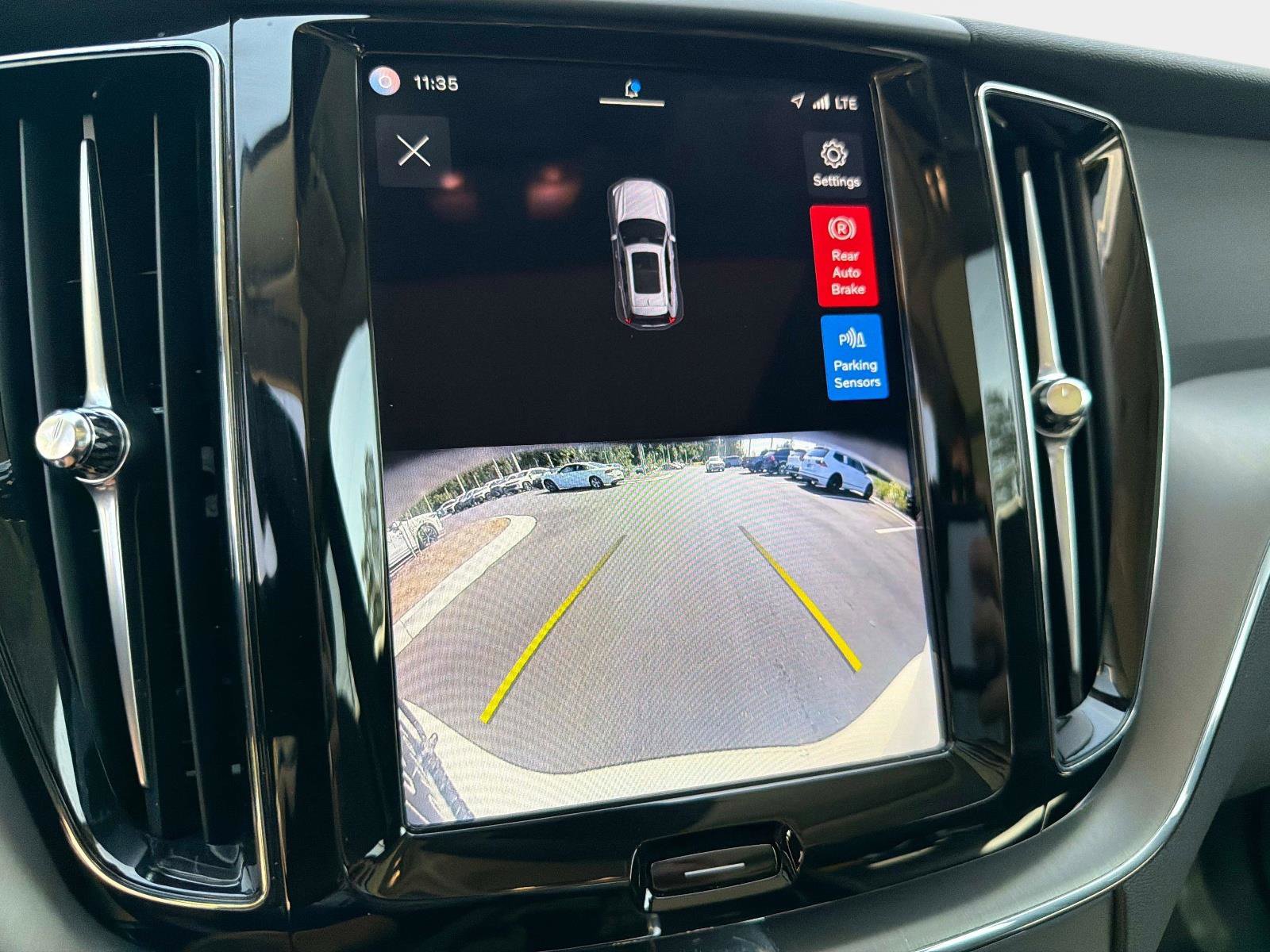 Certified 2025 Volvo XC60 B5 Core image 25