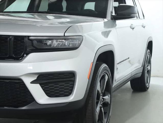 Certified 2024 Jeep Grand Cherokee Altitude AWD/4WD image 4