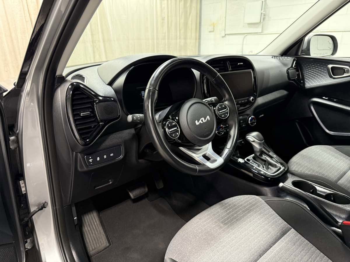 Used 2023 Kia Soul EX image 10