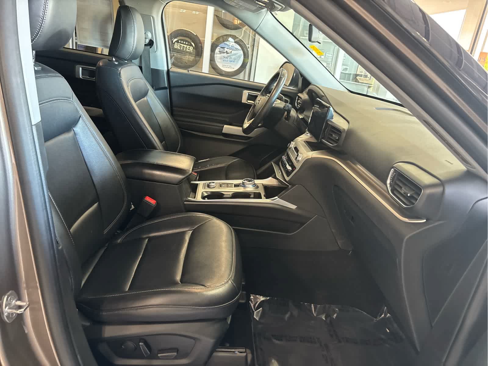 Used 2021 Ford Explorer XLT w/ Equipment Group 202A AWD/4WD image 39