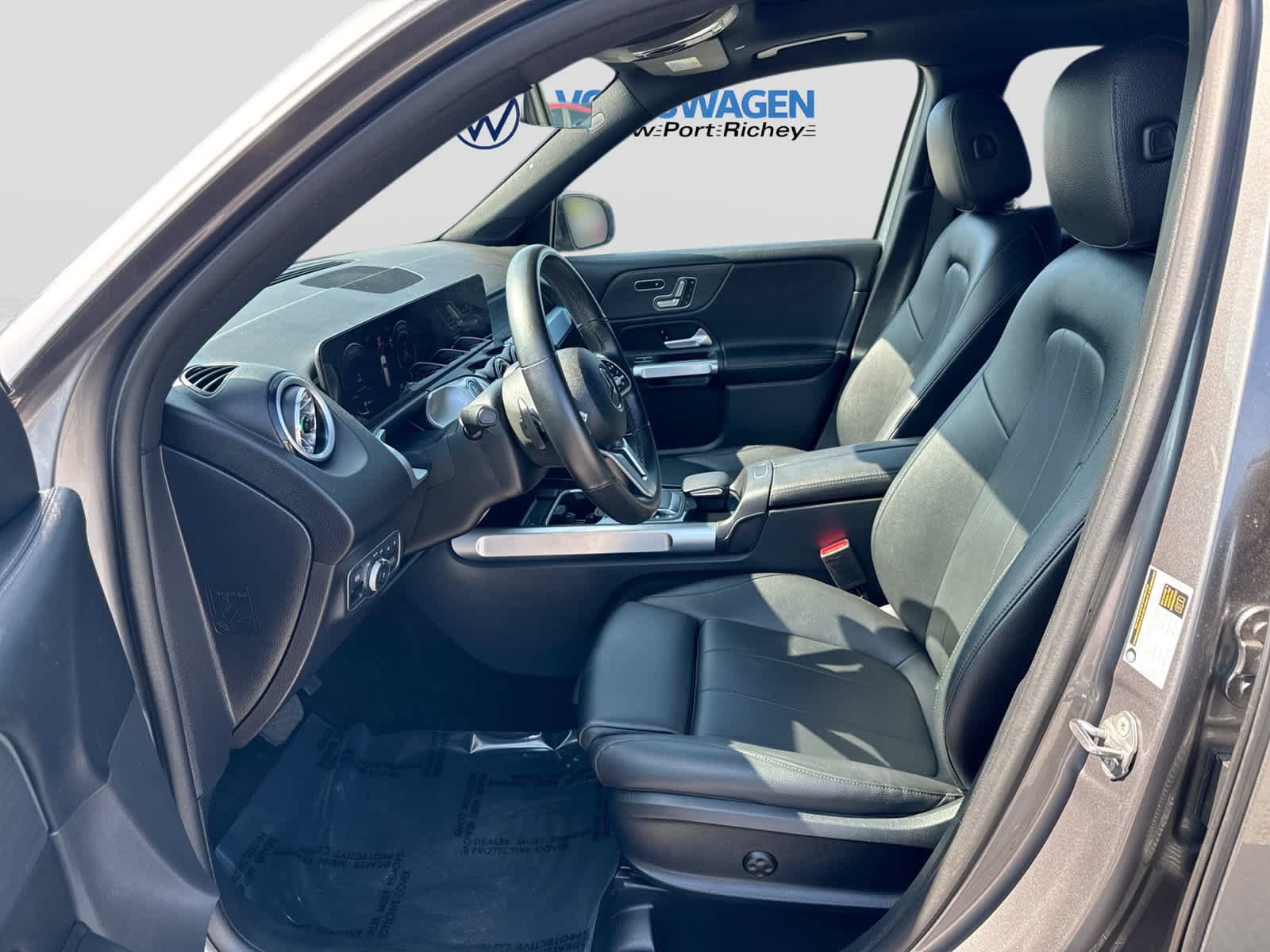 Used 2023 Mercedes-Benz GLB 250 w/ Premium Package image 23