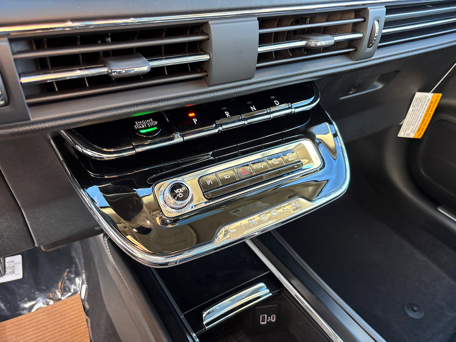 New 2026 Lincoln Corsair Reserve w/ Rear Removable Package Tray image 22