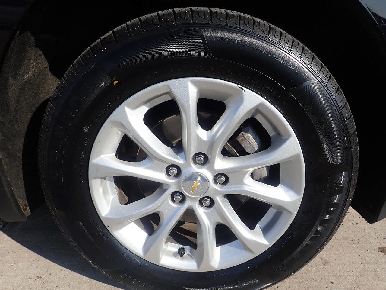 Used 2018 Chevrolet Equinox LS image 32