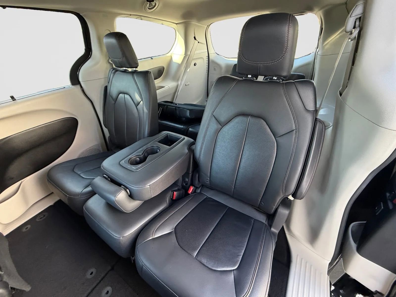 Used 2017 Chrysler Pacifica Touring-L Plus image 13