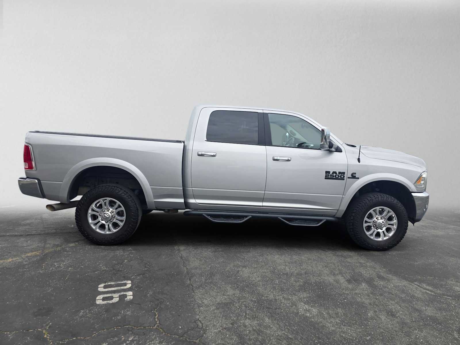 Used 2018 RAM 2500 Laramie AWD/4WD image 2