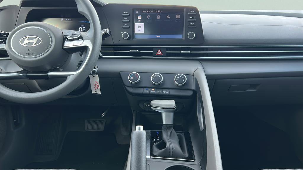 Certified 2025 Hyundai Elantra SE image 20