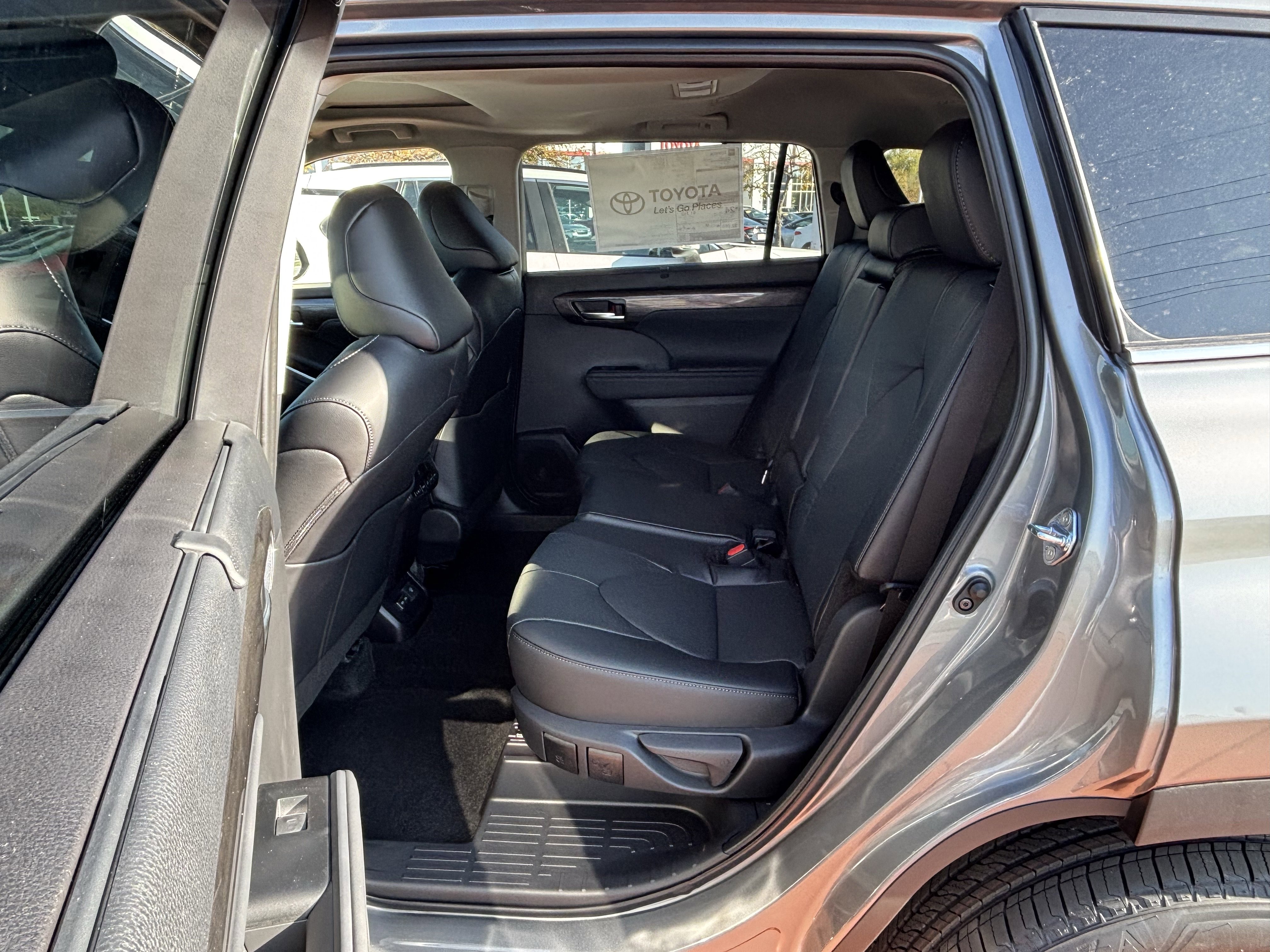 New 2026 Toyota Highlander Limited image 6