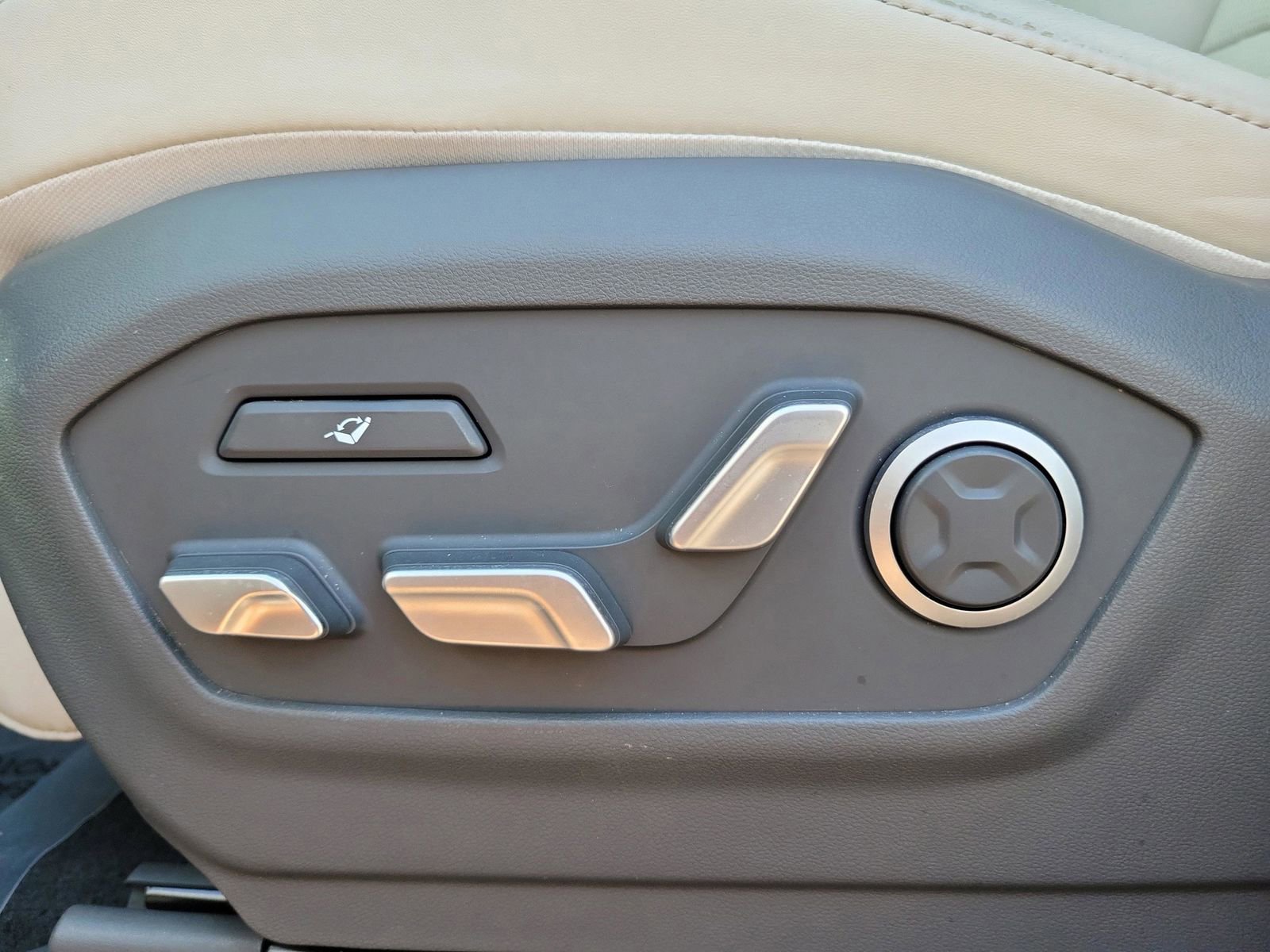 Used 2024 Hyundai Santa Fe Calligraphy AWD/4WD image 27