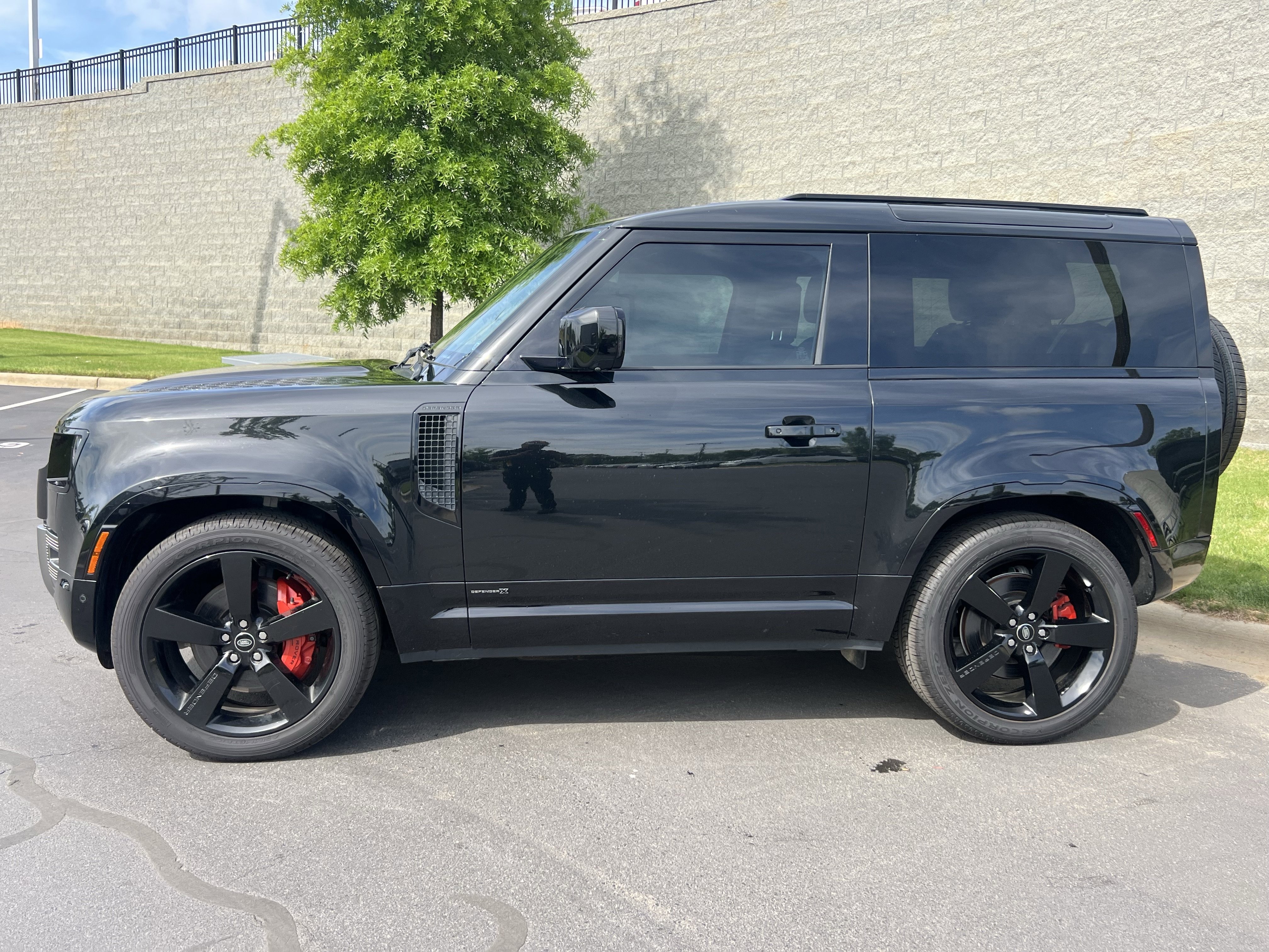 Certified 2023 Land Rover Defender 90 X image 4