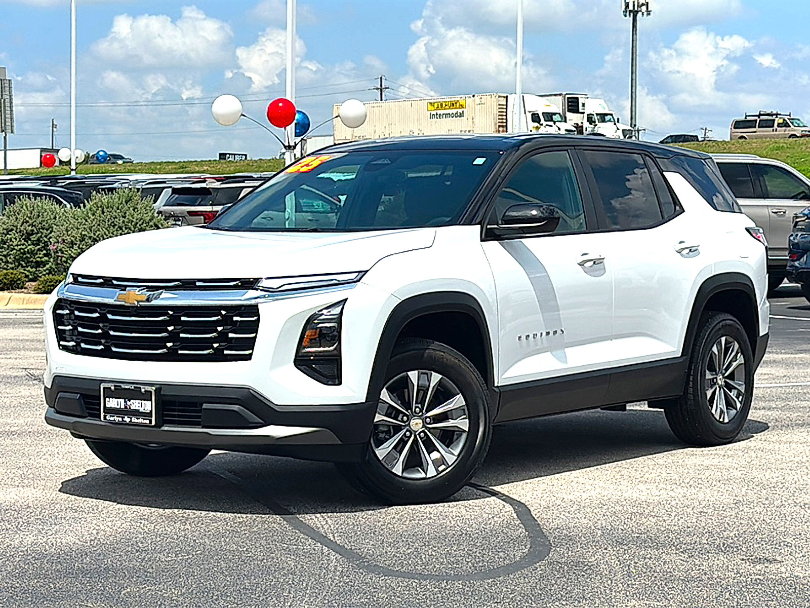 Used 2025 Chevrolet Equinox LT FWD image 2