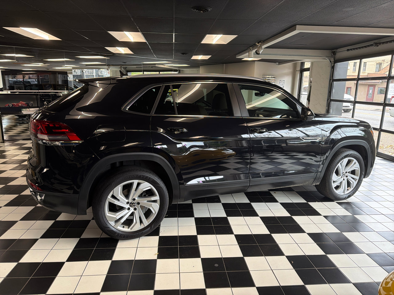 Used 2020 Volkswagen Atlas Cross Sport SEL image 5