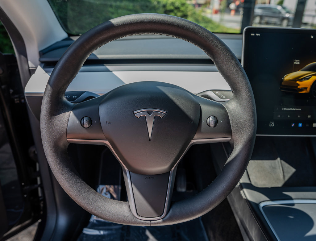 Used 2024 Tesla Model Y Long Range AWD/4WD image 5
