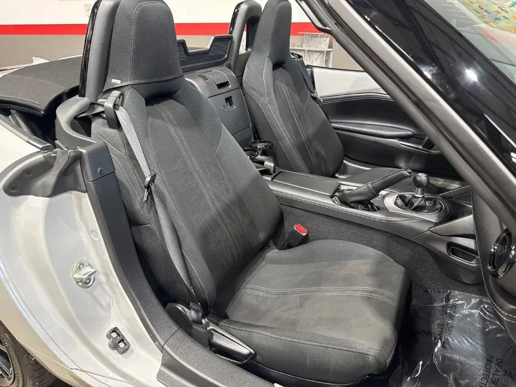 Used 2026 MAZDA MX-5 Miata Club w/ Interior Package RWD image 17