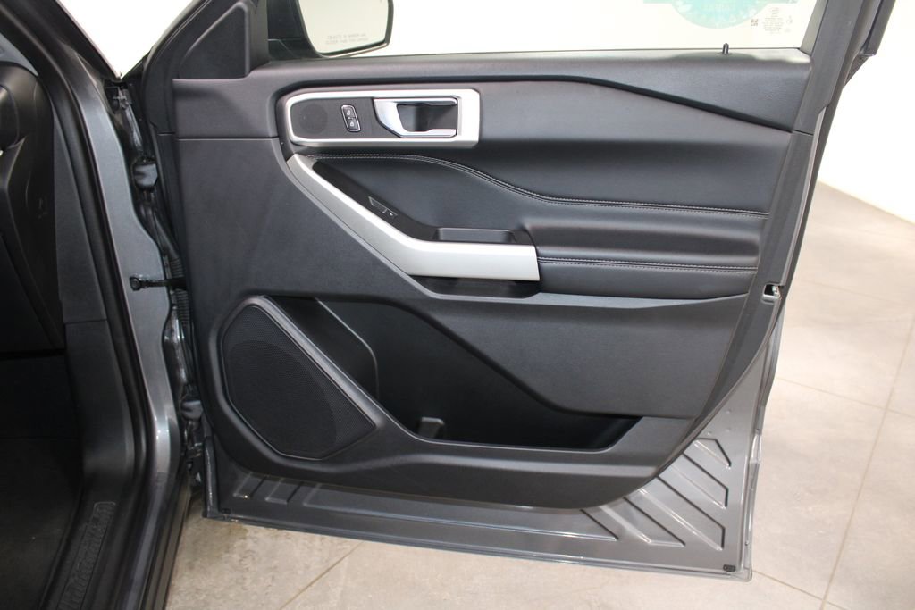 Used 2022 Ford Explorer XLT w/ Equipment Group 202A image 33