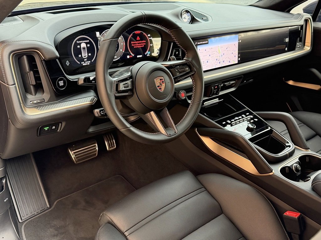 Certified 2025 Porsche Cayenne Turbo GT image 4