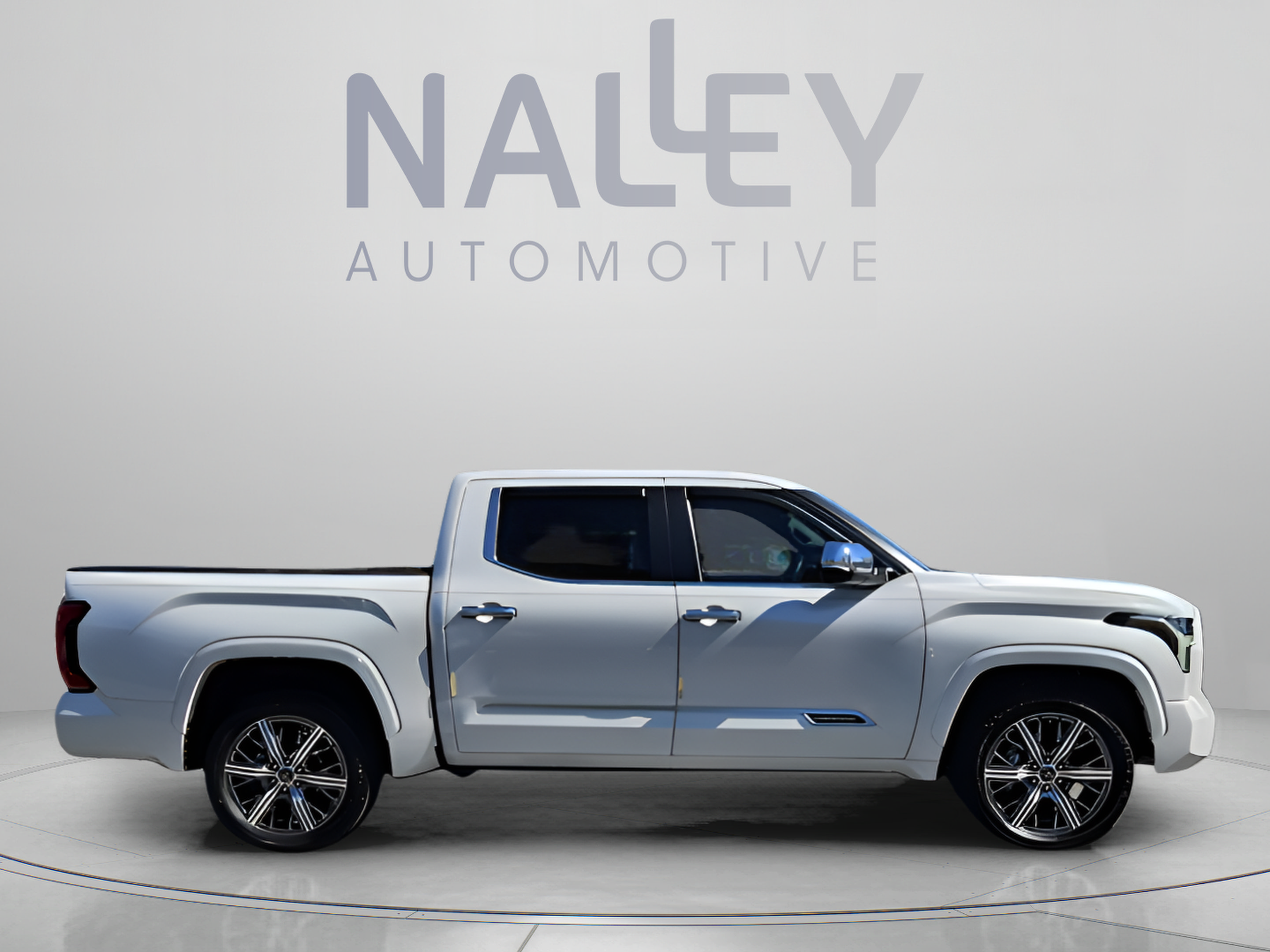 Used 2024 Toyota Tundra Capstone AWD/4WD image 6