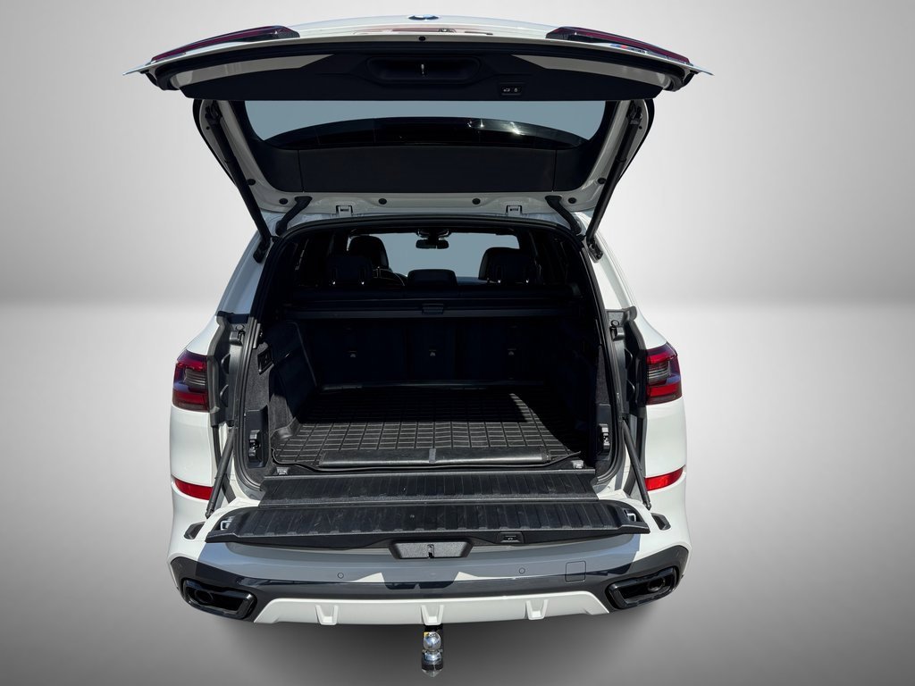 Used 2022 BMW X5 M50i w/ Executive Package image 9