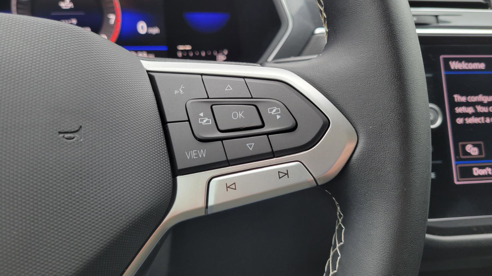 Used 2022 Volkswagen Tiguan SE w/ Panoramic Sunroof Package image 23