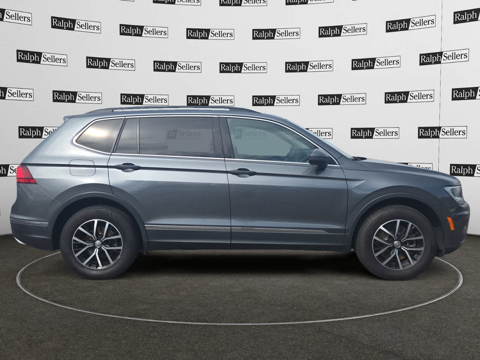 Used 2021 Volkswagen Tiguan SE w/ Panoramic Sunroof Package image 7