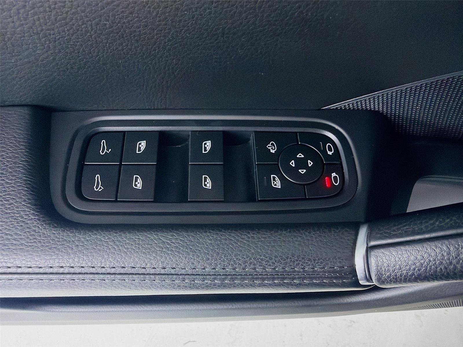 Certified 2023 Porsche Cayenne w/ Premium Package AWD/4WD image 8