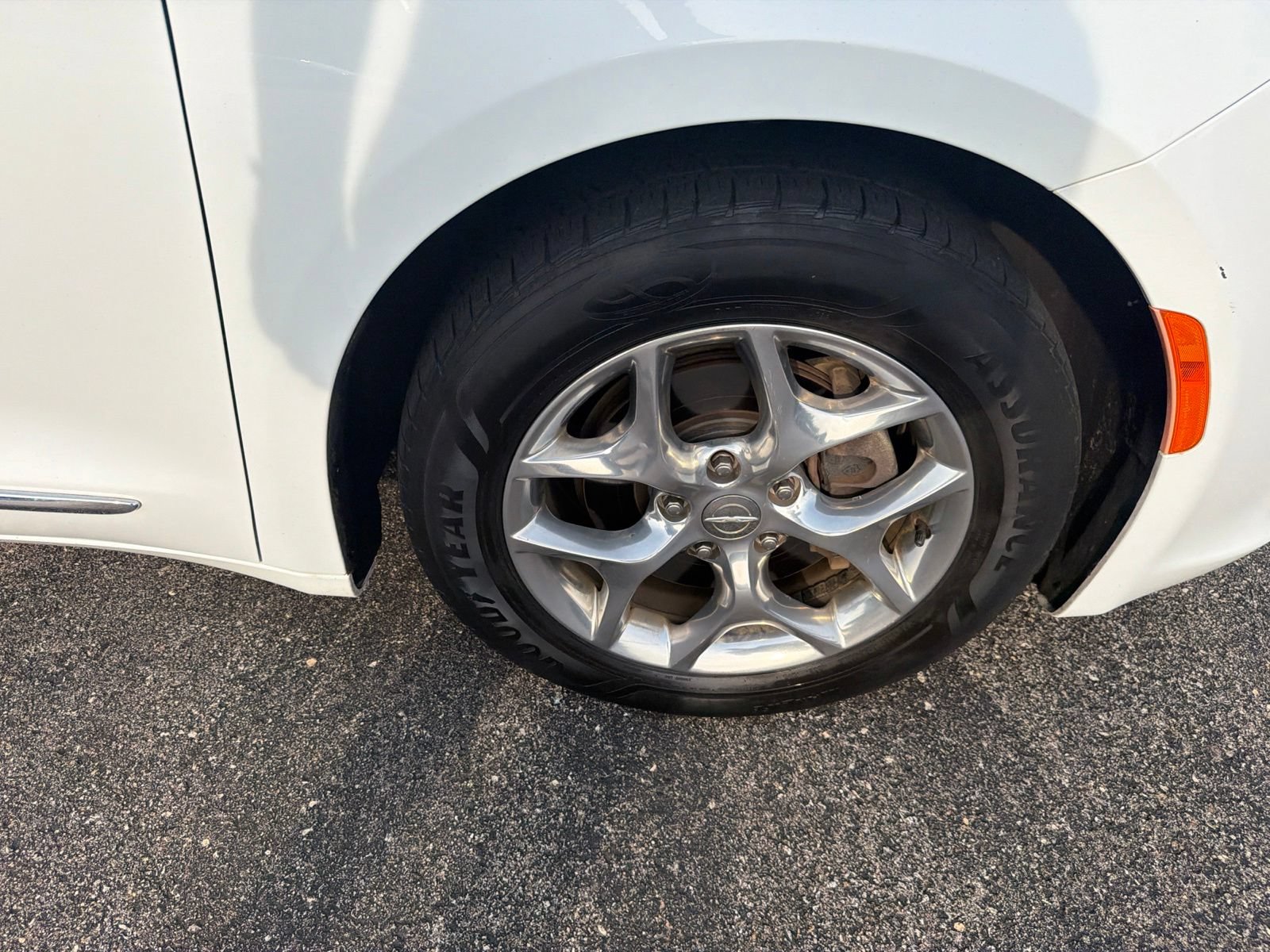 Used 2018 Chrysler Pacifica Limited FWD image 28