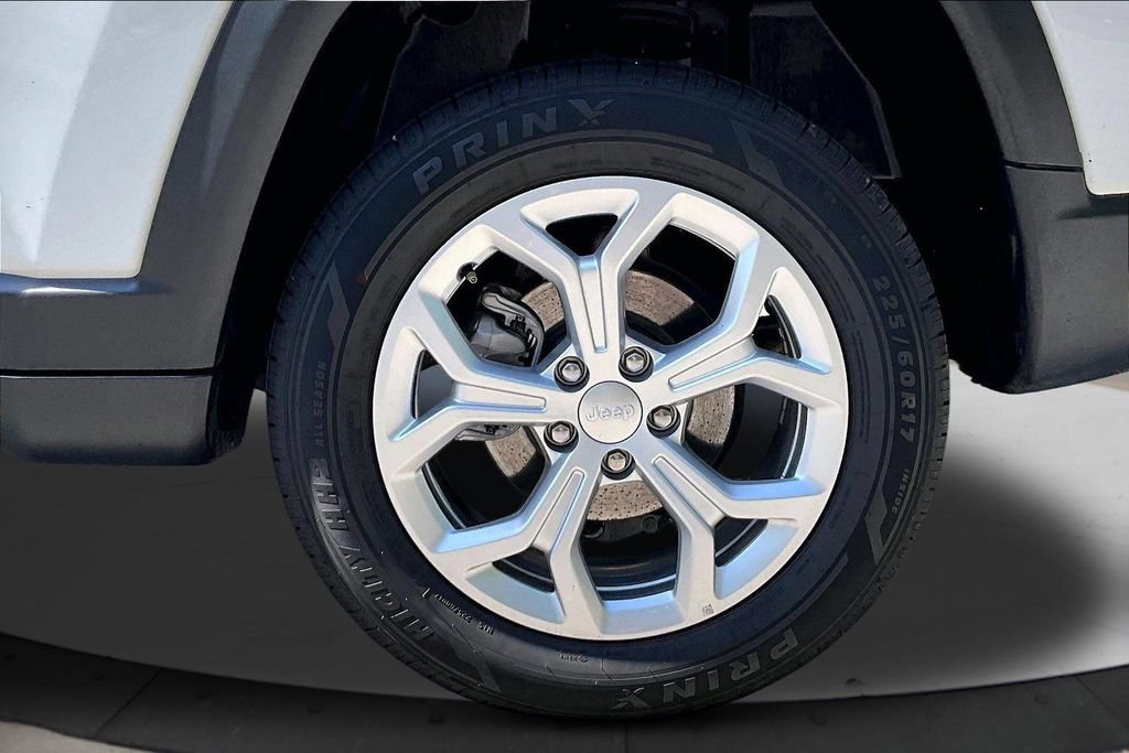 Used 2024 Jeep Compass Latitude AWD/4WD image 35