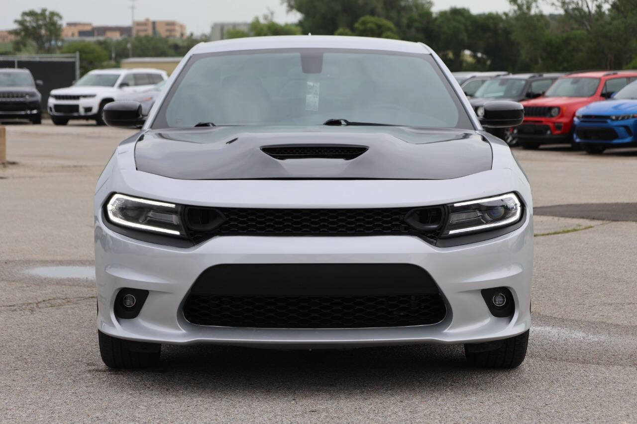 Used 2023 Dodge Charger SXT w/ Blacktop Package AWD/4WD image 2
