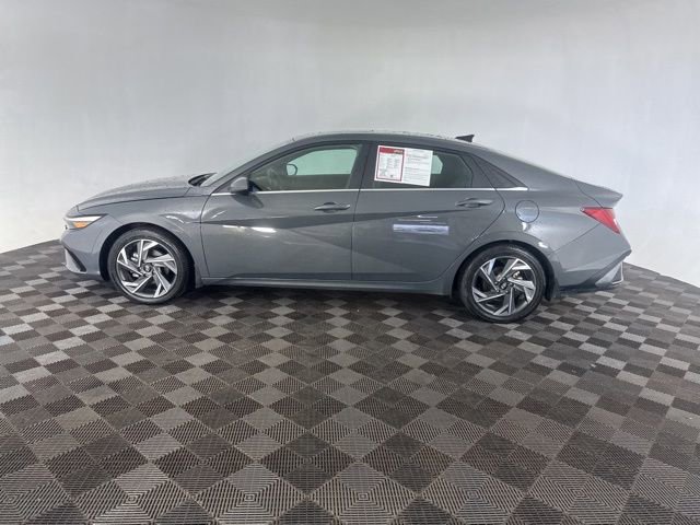 Used 2024 Hyundai Elantra Limited image 10