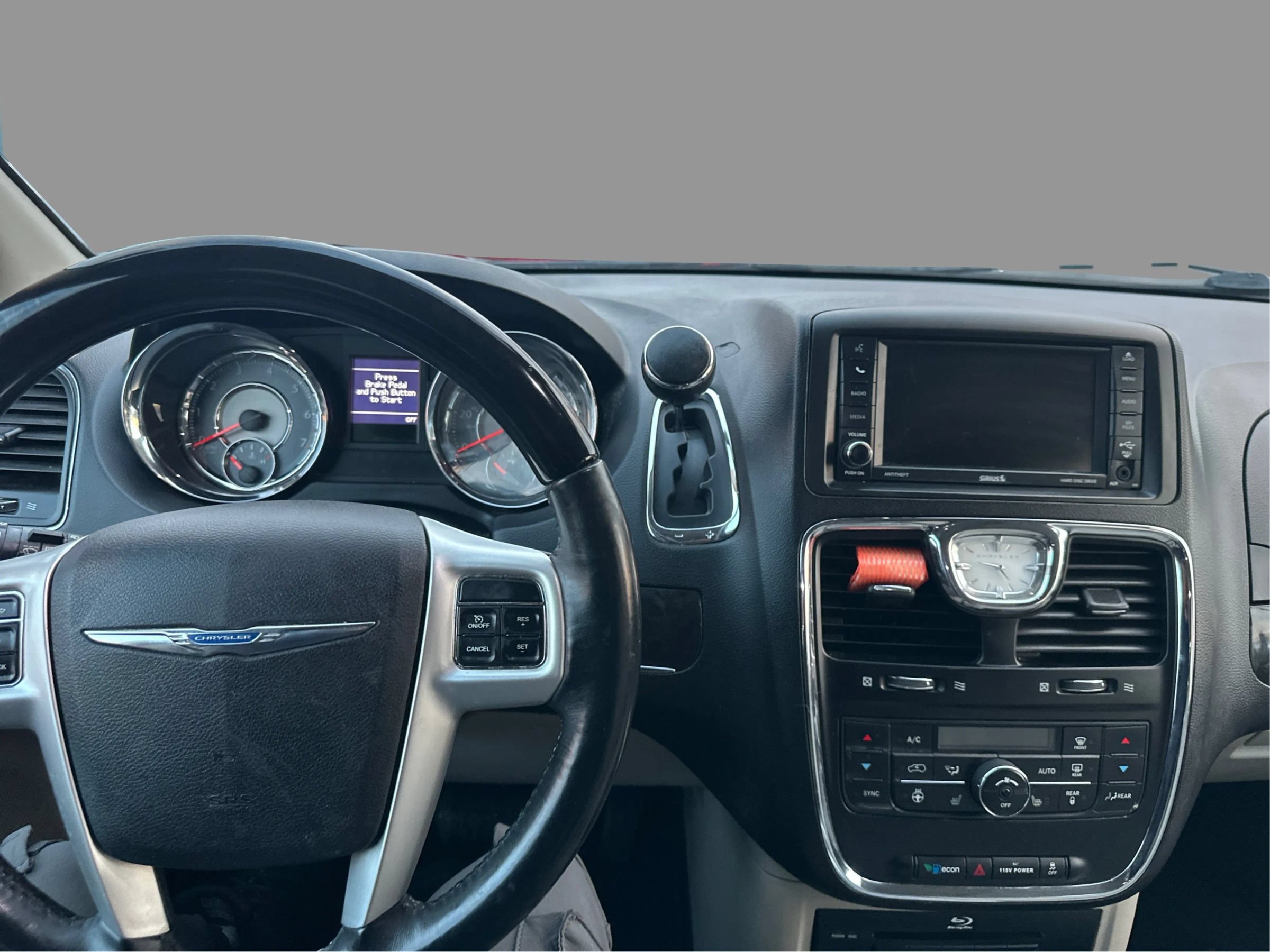 Used 2015 Chrysler Town & Country Limited Platinum FWD image 15