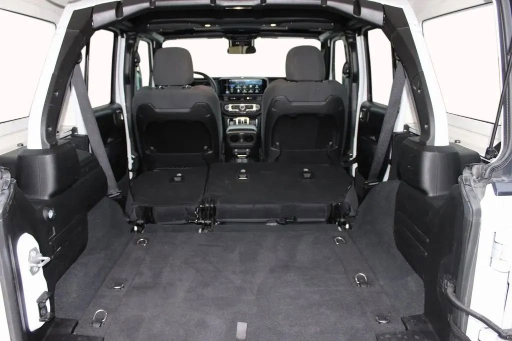 Used 2024 Jeep Wrangler Unlimited Rubicon image 35