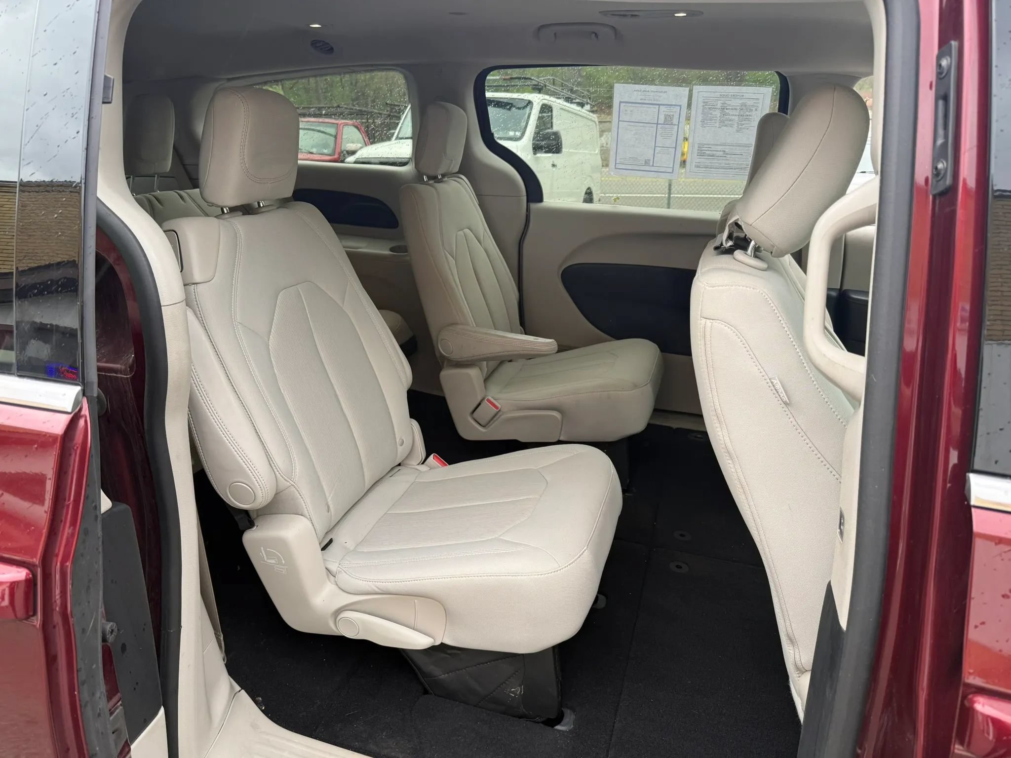 Used 2017 Chrysler Pacifica Touring FWD image 16