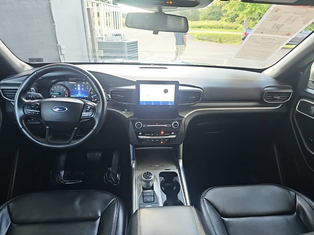 Used 2020 Ford Explorer XLT w/ Equipment Group 202A AWD/4WD image 15