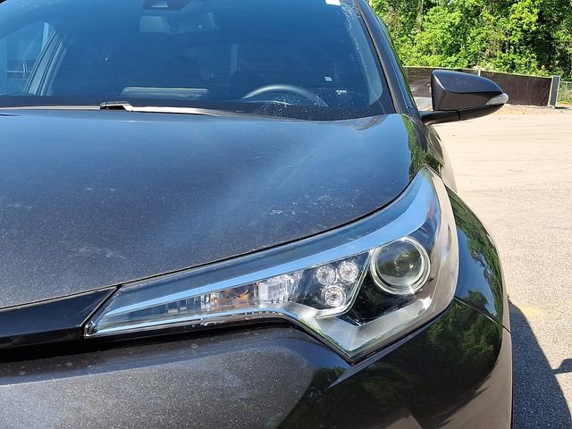 Used 2018 Toyota C-HR XLE FWD image 11