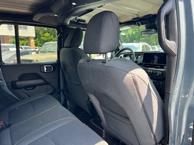 Used 2025 Jeep Wrangler Unlimited Sahara AWD/4WD image 23