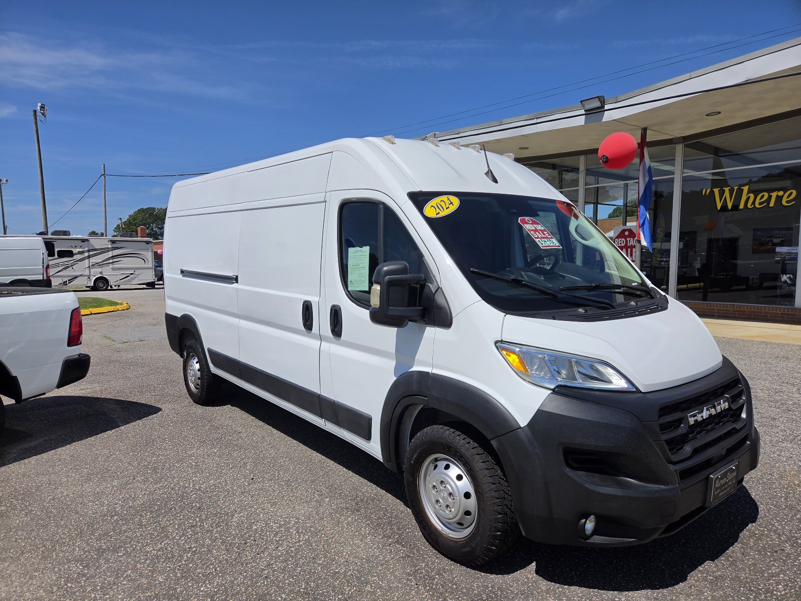 Used 2024 RAM ProMaster 2500 w/ Convenience Group FWD image 3