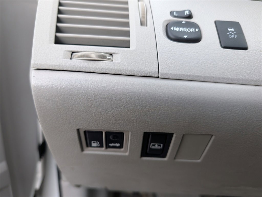 Used 2011 Toyota Avalon Limited image 26