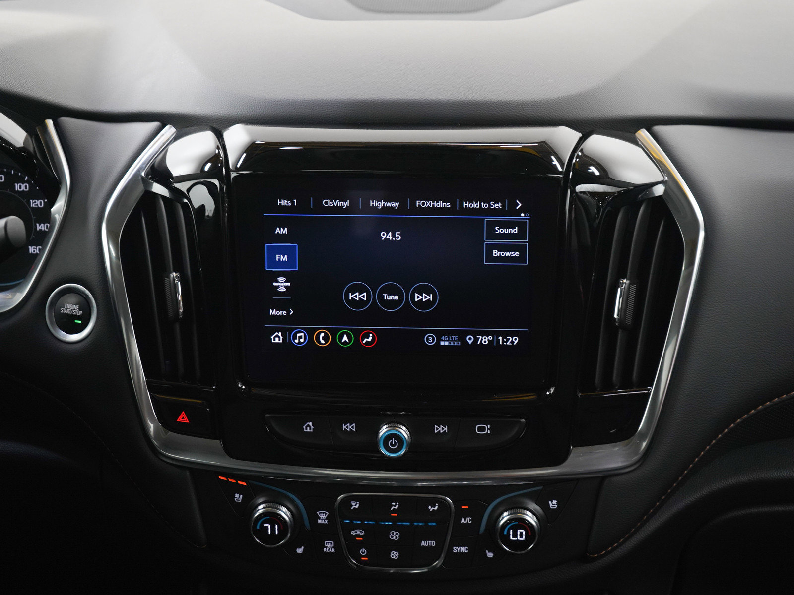 Used 2021 Chevrolet Traverse Premier w/ Redline Edition AWD/4WD image 16