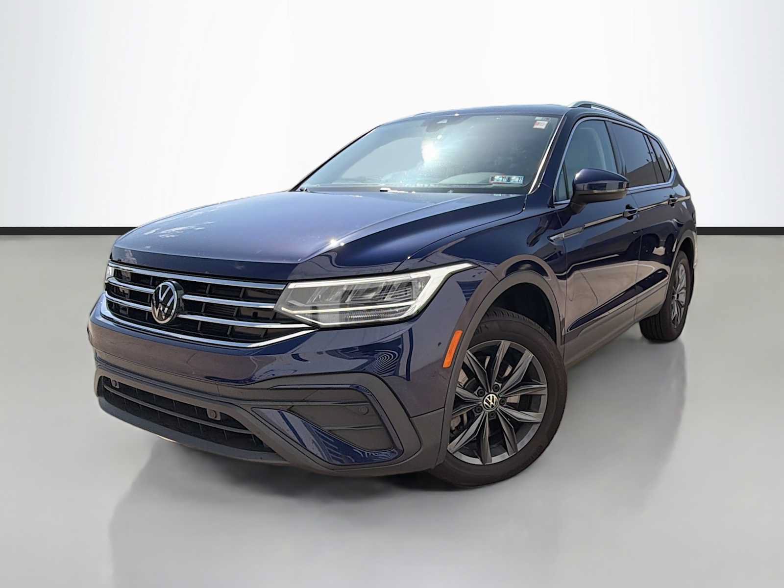 Used 2022 Volkswagen Tiguan SE FWD image 1