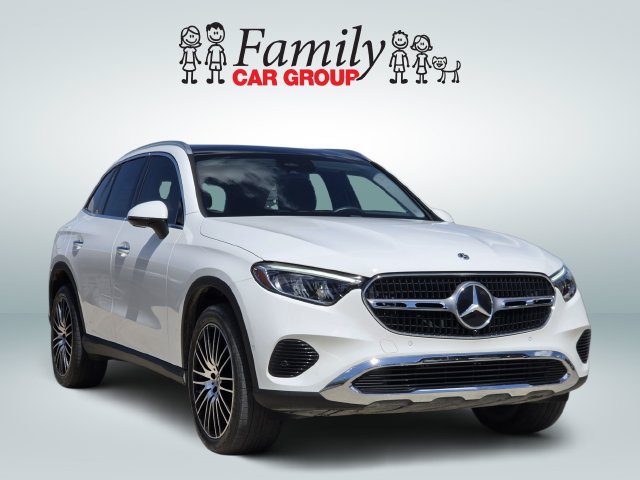 Used 2025 Mercedes-Benz GLC 300 4MATIC image 2