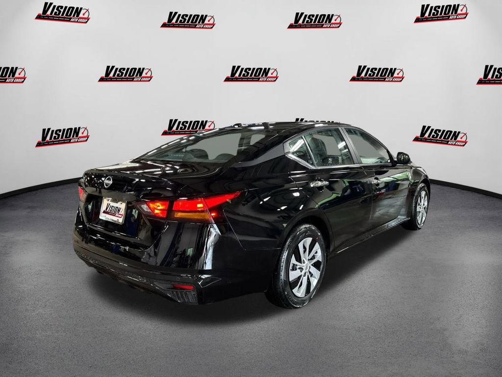 Used 2025 Nissan Altima 2.5 S image 5