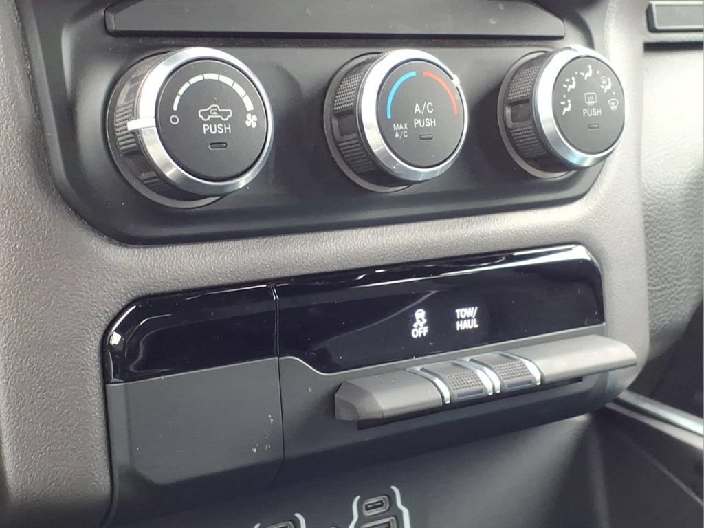 Used 2022 RAM 1500 Big Horn AWD/4WD image 11