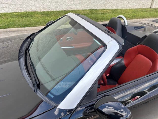 Used 2005 Chrysler Crossfire Limited image 15