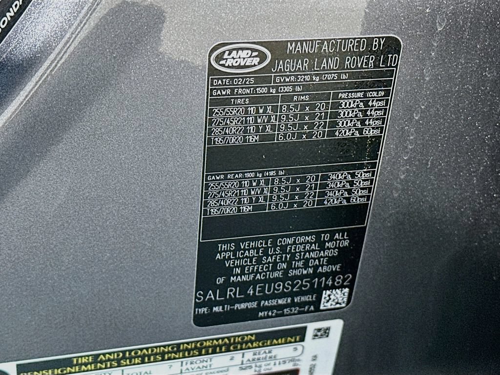 Certified 2025 Land Rover Discovery Dynamic SE AWD/4WD image 35