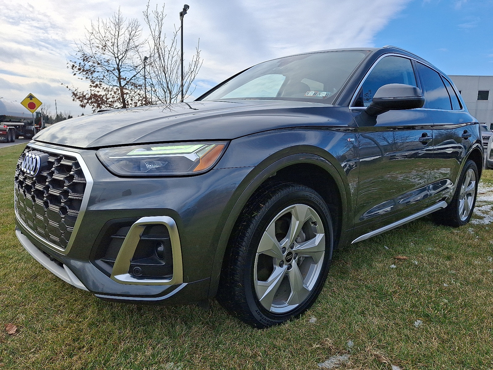 Used 2025 Audi Q5 2.0T Premium Plus image 3
