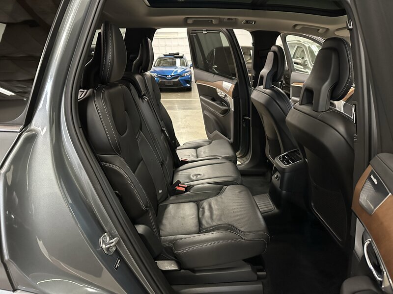 Used 2016 Volvo XC90 T8 Inscription w/ Vision Package image 12