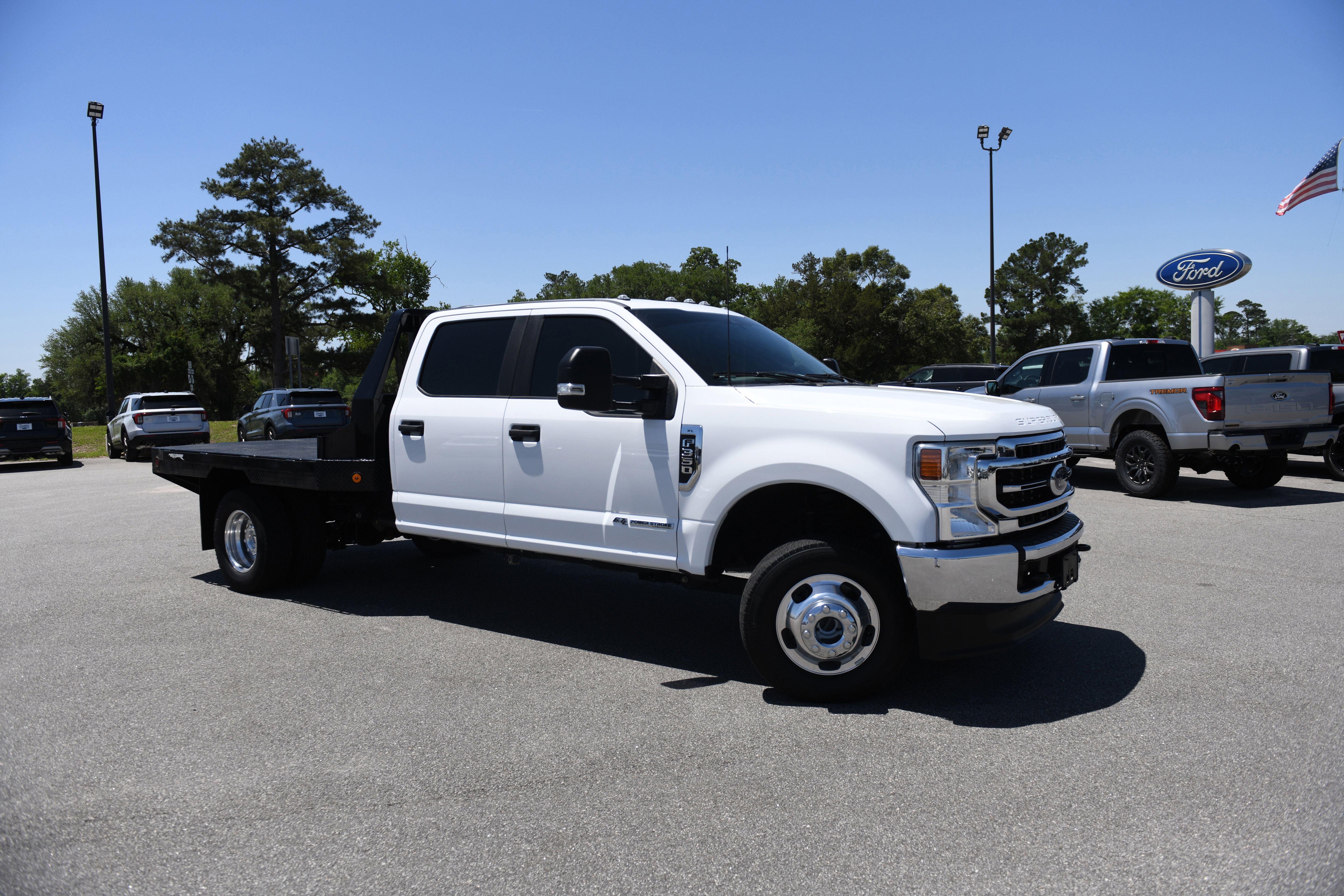 Used 2022 Ford F350 XL w/ Power Equipment Group AWD/4WD image 1