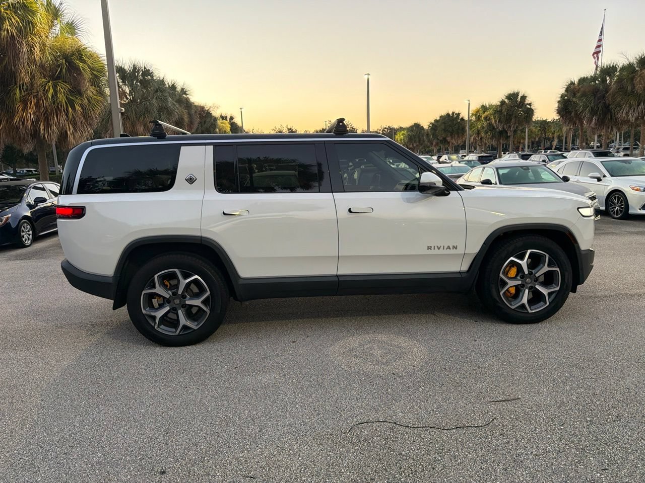 Used 2023 Rivian R1S Adventure AWD/4WD image 4