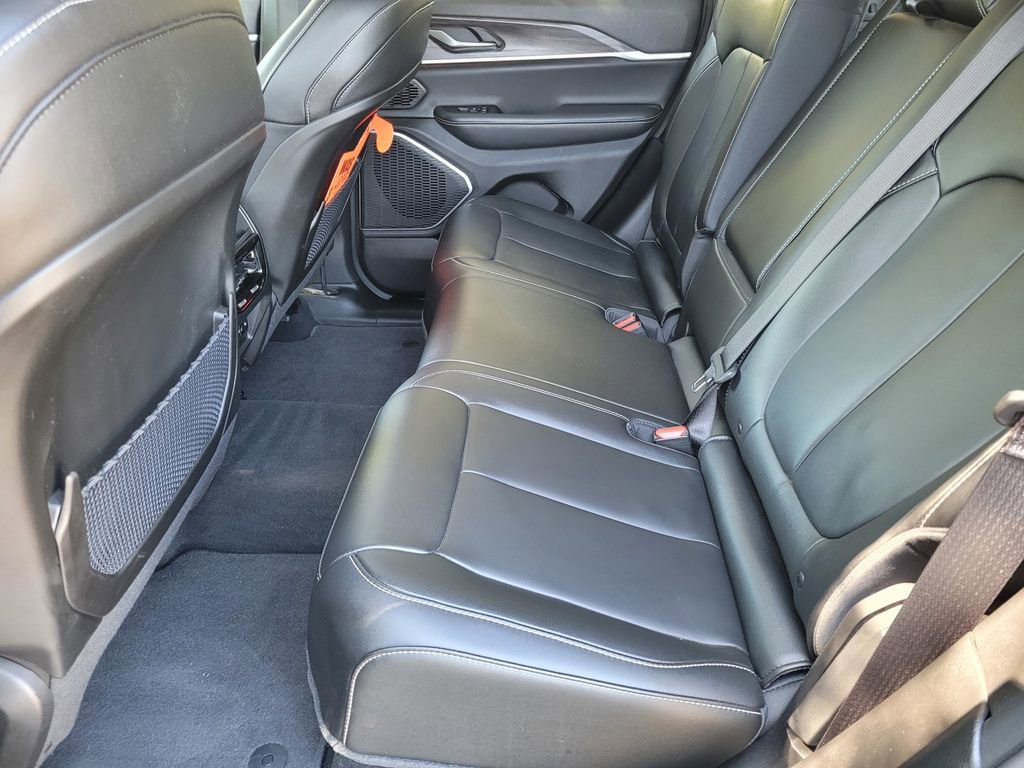 Used 2023 Jeep Grand Cherokee Limited w/ Black Appearance Package image 10