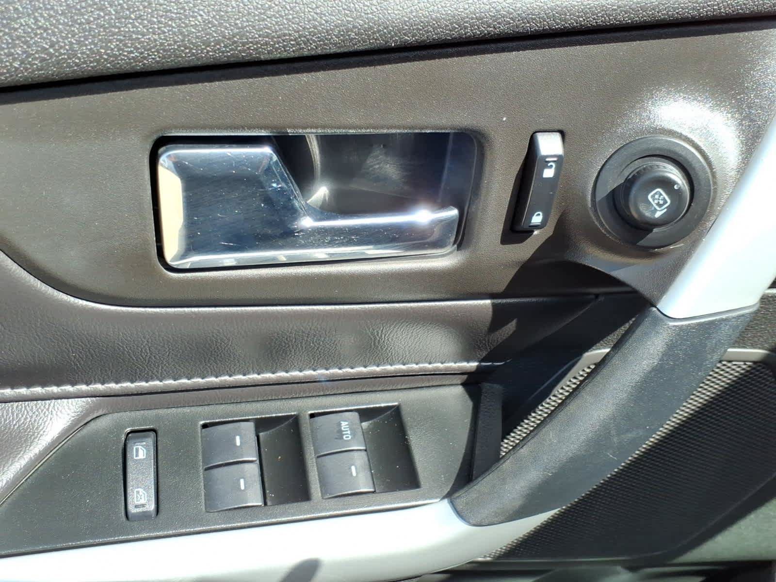 Used 2014 Ford Edge Sport w/ Driver Entry Package FWD image 3