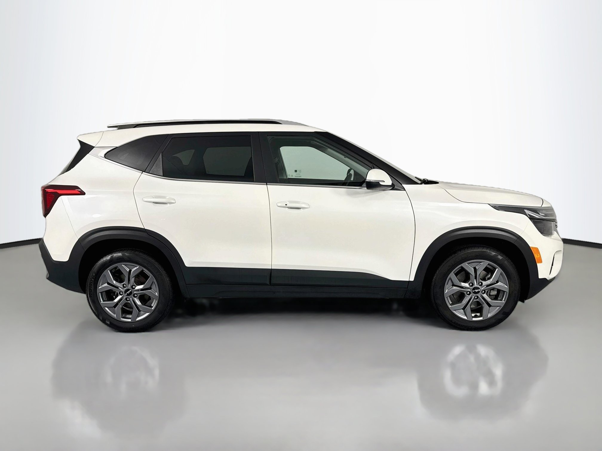 Used 2024 Kia Seltos S AWD/4WD image 4